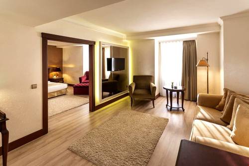LaresPark Hotel