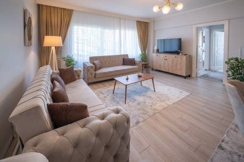 Modern Central 2BR Apt. in the Hearth of the City