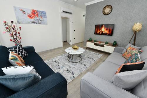 Center Suite 8