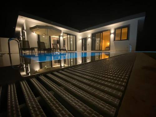 Villa Grey 1