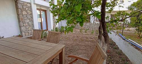 Lemon Garden Apart