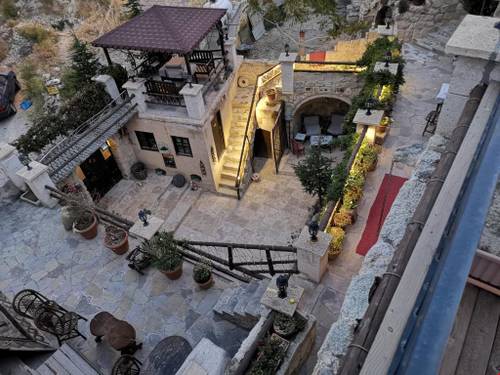 Antik Cave House