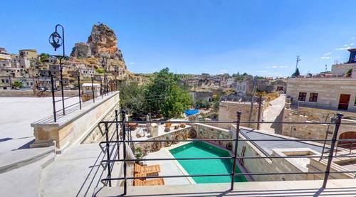Capp Royal Cave Hotel