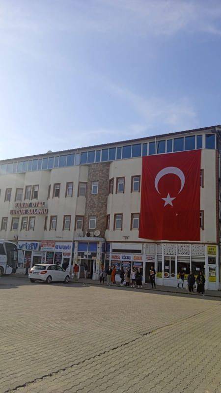 Parliament Otel
