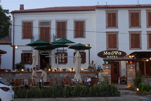 Madya Hotel & Restaurant