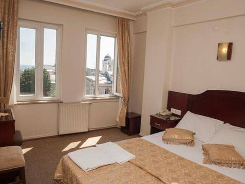 Grand Liza Hotel