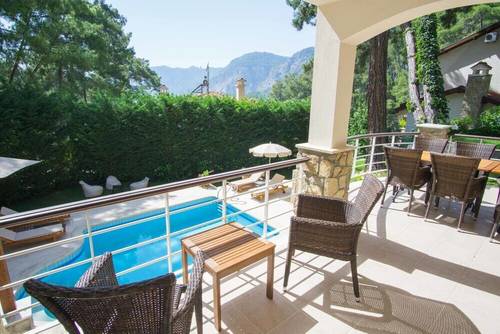 Larmos Villa