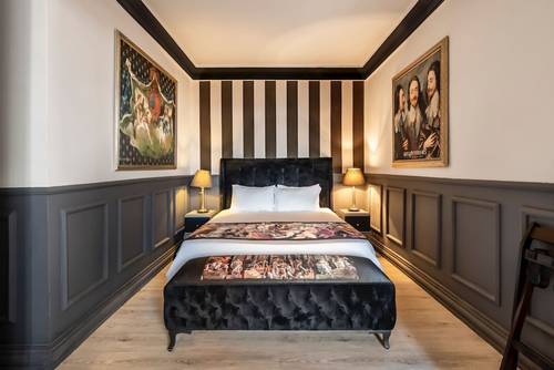 Art & Interiors Boutique Hotel