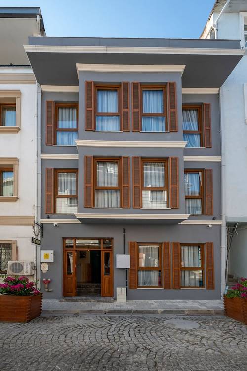 Lynda Hotel