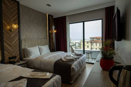 Linda Port Hotel