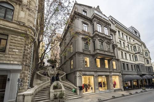 DeCamondo Residence
