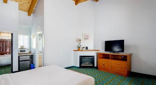 Butterfly Grove Inn