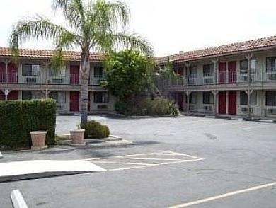 Knights Inn - Norco