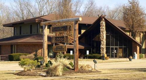 Riverbank Lodge