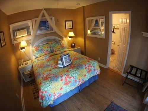 Seascape Tropical Inn