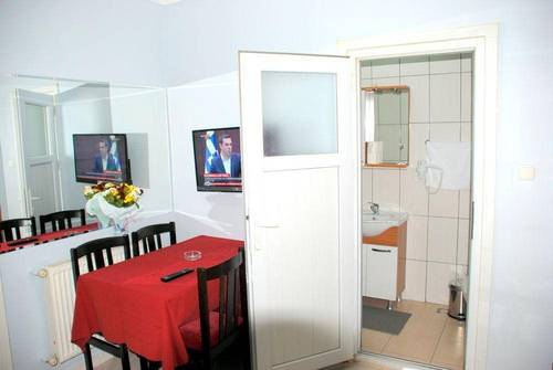 White Palace Apart