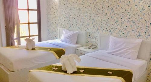 Ploy's Pearl Hotel