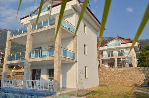 New Age Villa Toker