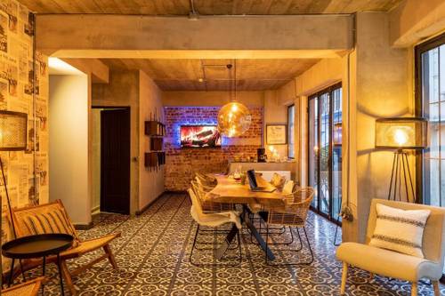 Green Parrot Hotel