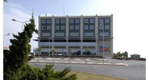 Maxi Mola Hotel