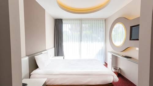 Is Hotel