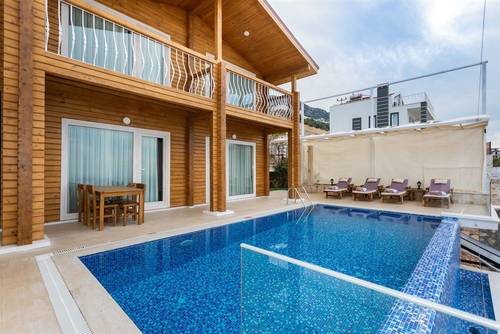 Villa Yasemin by Akdenizvillam