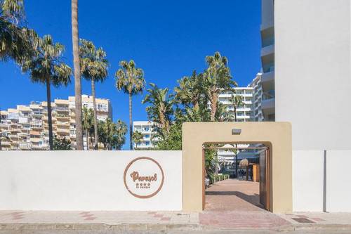 Hotel Parasol by Dorobe