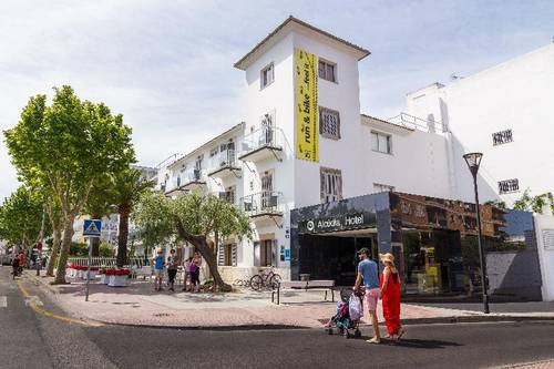 Eix Alcudia Hotel +18