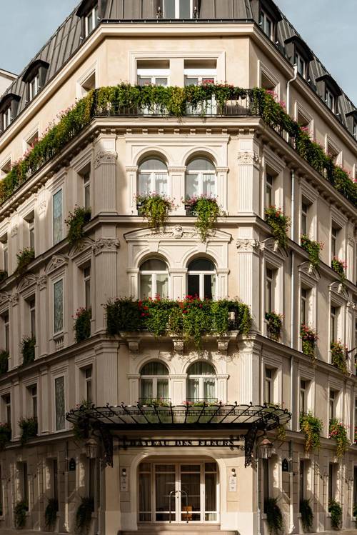 Chateau des Fleurs-Paris Champs Elysees