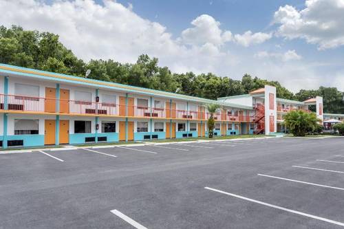 Howard Johnson by Wyndham Ocala FL