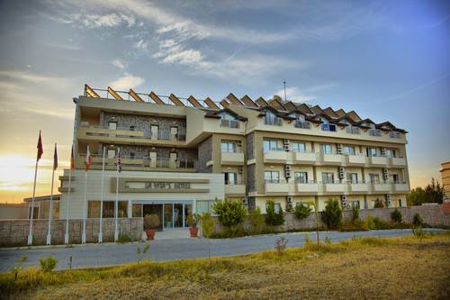 Lavitas Hotel