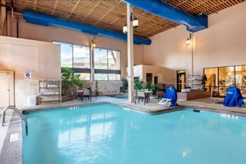 White Peak Hotel