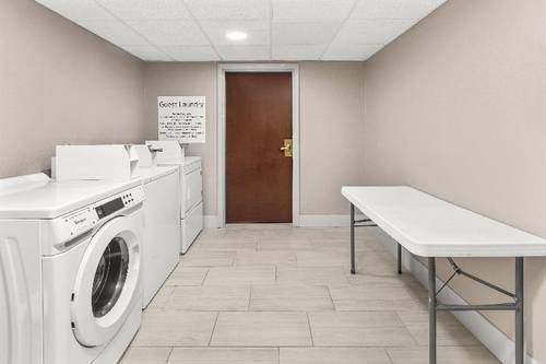 Holiday Inn Express and Suites Greenville-Spartan