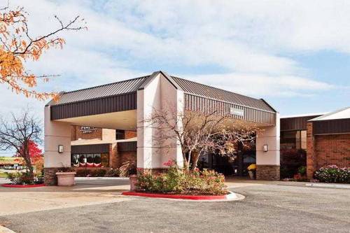 Sheraton Grand Rapids Airport Hotel