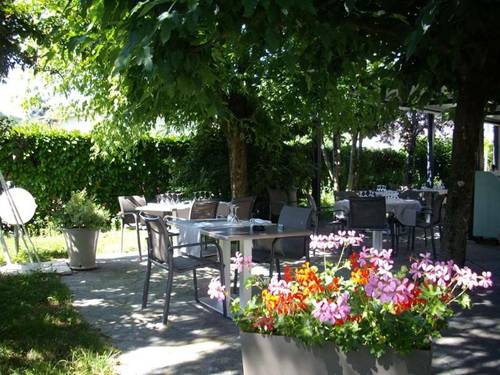 PoMo Hotel & Restaurant
