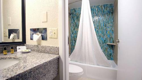 Spark by Hilton Sarasota Siesta Key Gateway