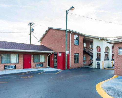 Econo Lodge North