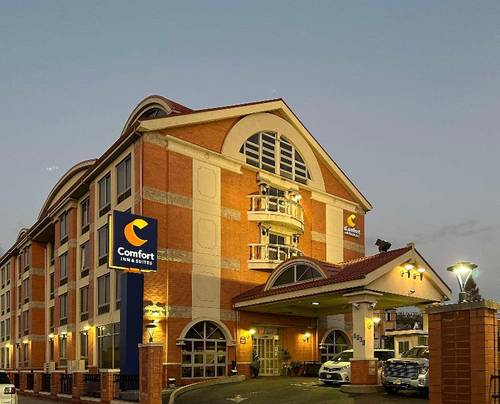 Comfort Inn & Suites Airport La Guardia Airport