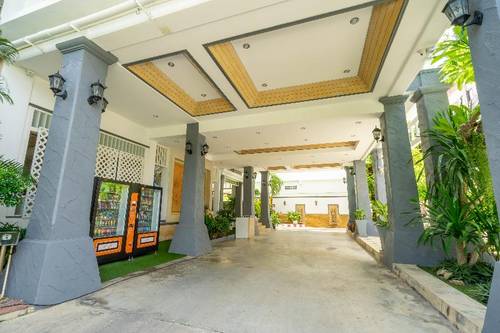 LA Vintage Resort by Poppa Palace