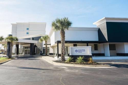 Holiday Inn Hotel & Suites