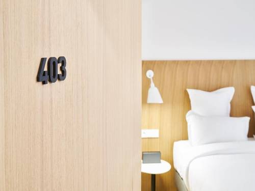 9hotel Republique