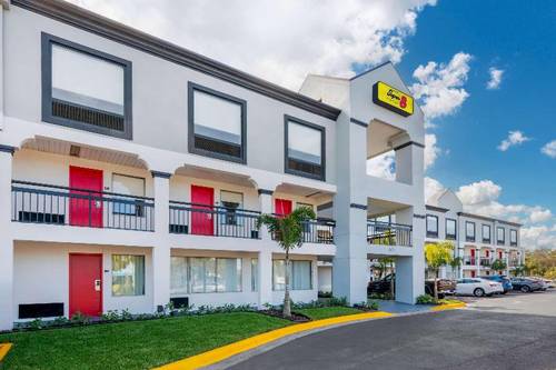 Super 8 by Wyndham Orlando Near Florida Mall
