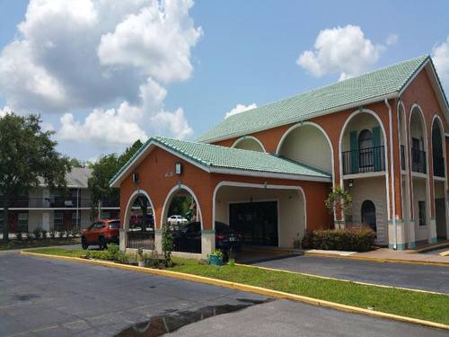 Westmont Inn & Suites