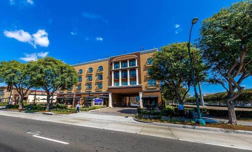 Ramada Maingate