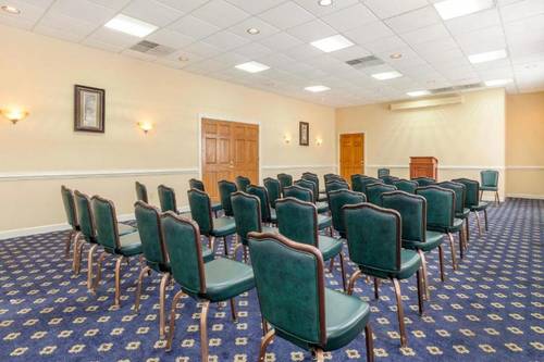 Red Roof Inn & Suites Newport News