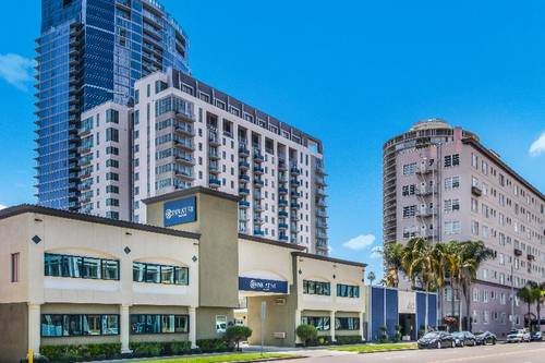 Inn At 50 - Long Beach Convention Center