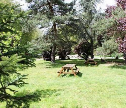 Logis Hotel Lodge La Valette