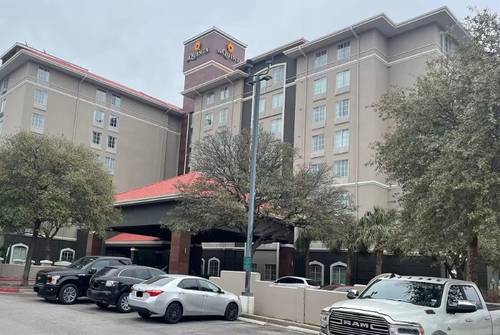 La Quinta Inn & Suites San Antonio At The Rim