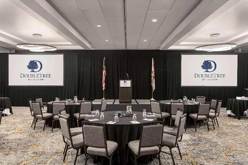 DoubleTree by Hilton Fort Myers at Bell TowerShops