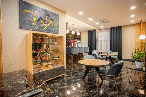 King Plaza Hotel